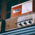 ۱۰ ایستگاه رادیویی برای کمک به یادگیری زبان اسپانیایی